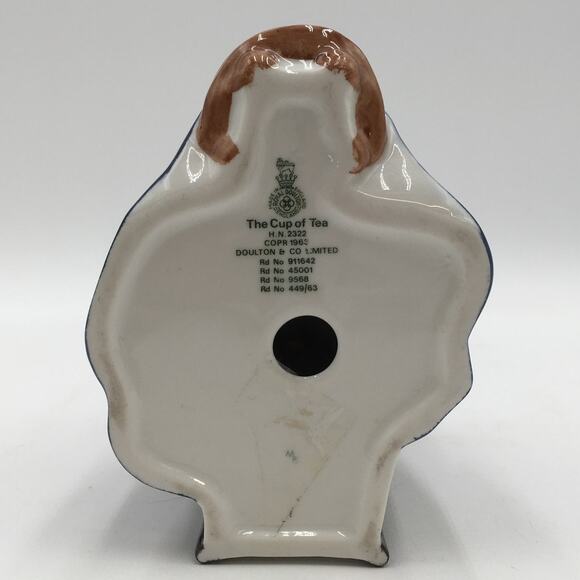 Royal Doulton The Cup of Tea HN2322 Figurine Elderly Woman with Teacup 6.5" 1963 - Picture 6 of 6